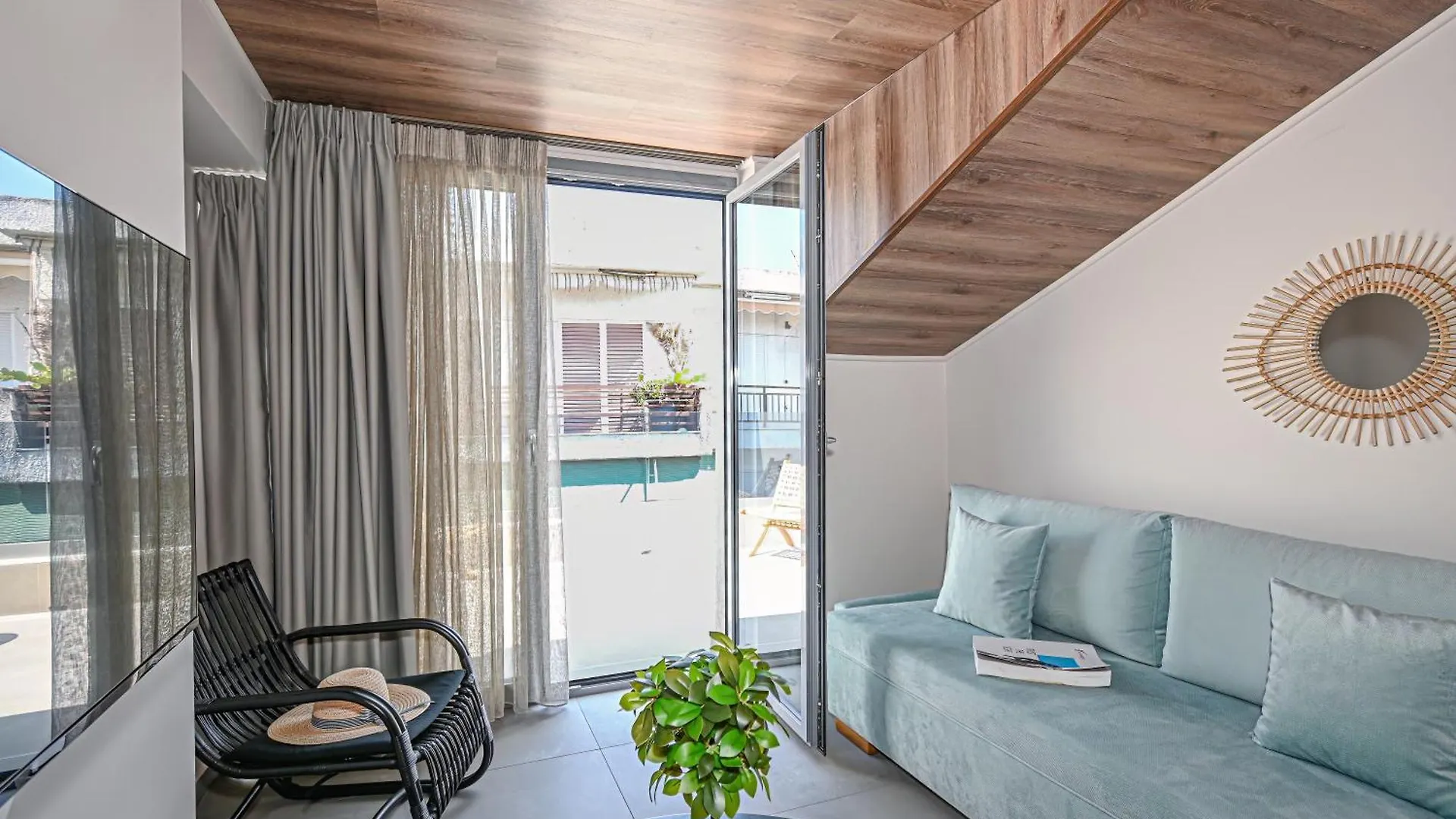 Evitel Luxury Living Aparthotel Hanioti 3*,